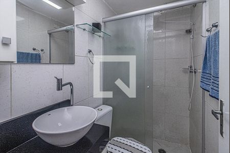 banheiro social_1 de apartamento à venda com 3 quartos, 68m² em São João Climaco, São Paulo