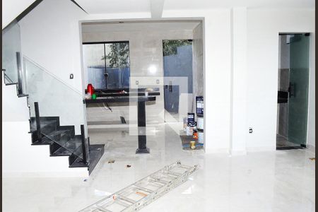 Sala de casa à venda com 3 quartos, 100m² em Jardim Vitoria, Belo Horizonte