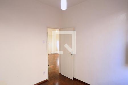 Quarto 1 de apartamento para alugar com 2 quartos, 54m² em São Lucas, Belo Horizonte