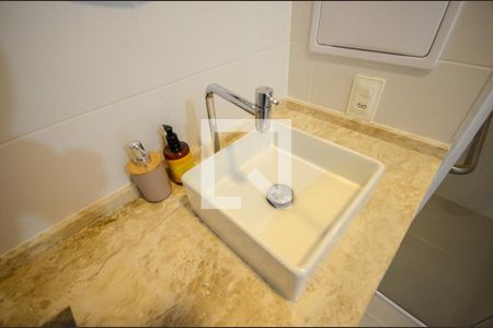 Banheiro de kitnet/studio para alugar com 1 quarto, 26m² em Vila Primavera, São Paulo