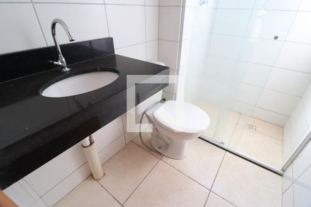 Banheiro Social de apartamento para alugar com 2 quartos, 50m² em Shopping Park, Uberlândia