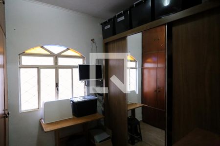 Quarto 1 de casa à venda com 2 quartos, 180m² em Boa Vista, Belo Horizonte