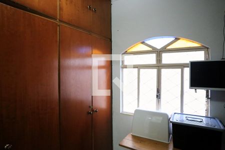 Quarto 1 de casa à venda com 2 quartos, 180m² em Boa Vista, Belo Horizonte