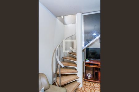 Escada de casa à venda com 3 quartos, 180m² em Parque Nações Unidas, São Paulo
