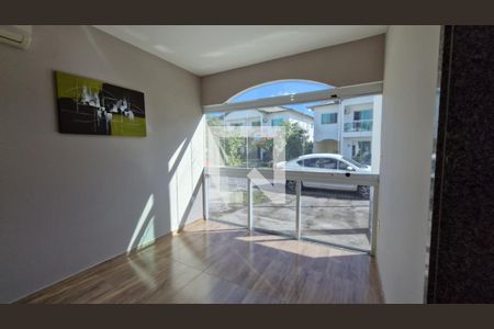 Sala de casa de condomínio para alugar com 3 quartos, 130m² em Palmeiras, Cabo Frio