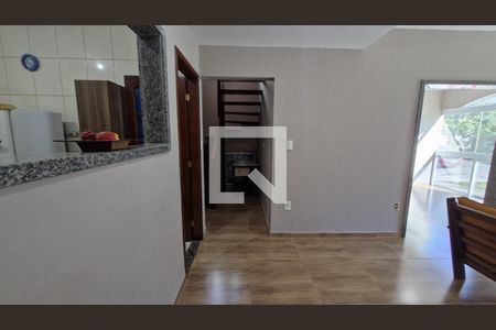 Sala de casa de condomínio para alugar com 3 quartos, 130m² em Palmeiras, Cabo Frio