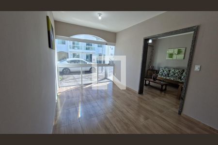 Sala de casa de condomínio para alugar com 3 quartos, 130m² em Palmeiras, Cabo Frio