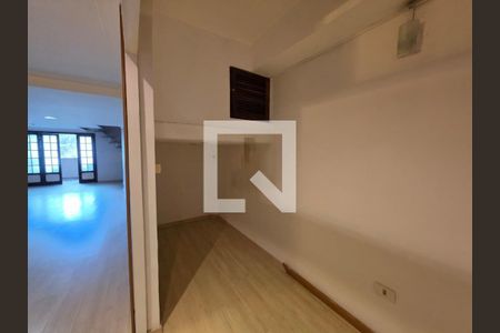 Casa à venda com 3 quartos, 141m² em Jardim America, Taboão da Serra