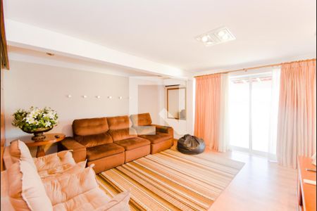 Sala íntima  de casa de condomínio à venda com 4 quartos, 400m² em Ponte Grande, Guarulhos