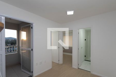 Sala / Cozinha  de apartamento para alugar com 2 quartos, 28m² em Vila Nilo, São Paulo