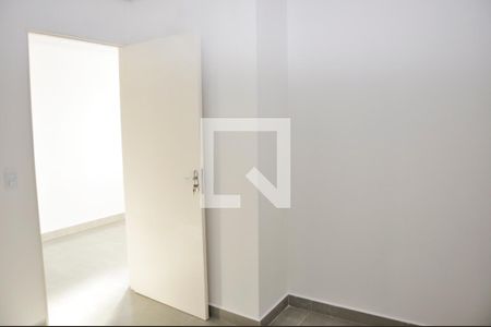 Detalhe - Quarto e Varanda de apartamento à venda com 1 quarto, 27m² em Vila Zat, São Paulo