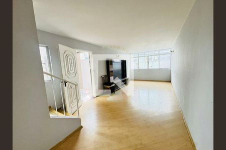 Casa para alugar com 3 quartos, 138m² em Vila Romano, São Paulo