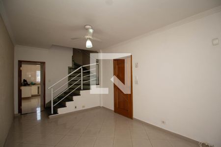 Sala de casa para alugar com 2 quartos, 140m² em Jardim Santo Elias, São Paulo