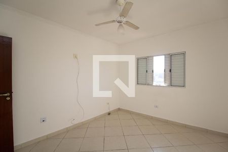 Quarto 1 de casa para alugar com 2 quartos, 140m² em Jardim Santo Elias, São Paulo