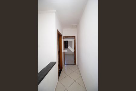 Corredor de casa para alugar com 2 quartos, 140m² em Jardim Santo Elias, São Paulo