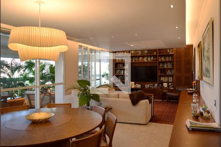 Sala de apartamento à venda com 3 quartos, 215m² em Paraíso, São Paulo