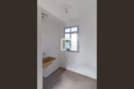 Cozinha/Área de serviço de apartamento para alugar com 2 quartos, 45m² em Conjunto Habitacional Fazenda do Carmo, São Paulo