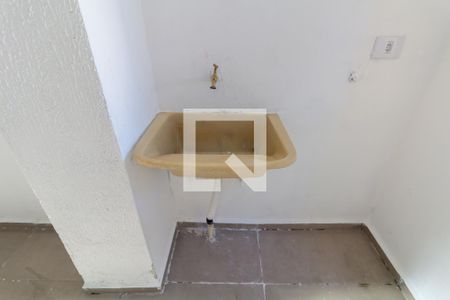 Cozinha/Área de serviço de apartamento para alugar com 2 quartos, 45m² em Conjunto Habitacional Fazenda do Carmo, São Paulo
