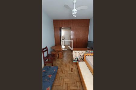 Sala / Quarto de kitnet/studio para alugar com 1 quarto, 28m² em Gonzaga, Santos
