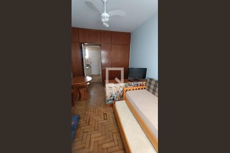Sala / Quarto de kitnet/studio para alugar com 1 quarto, 28m² em Gonzaga, Santos
