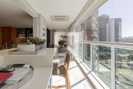 Apartamento à venda com 3 quartos, 153m² em Indianópolis, São Paulo
