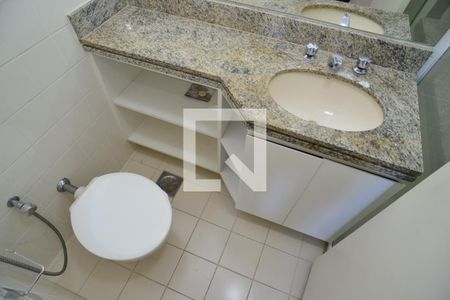 Banheiro Social de apartamento para alugar com 2 quartos, 62m² em Barra da Tijuca, Rio de Janeiro