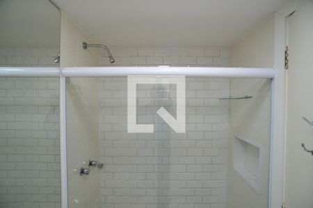 Banheiro Social de apartamento para alugar com 2 quartos, 62m² em Barra da Tijuca, Rio de Janeiro