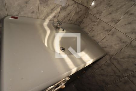 Banheiro - Pia de casa para alugar com 1 quarto, 50m² em Vila Apiai, Santo André