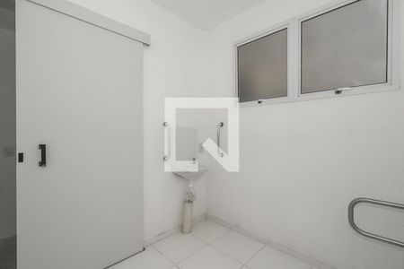 Banheiro de apartamento à venda com 1 quarto, 41m² em Sarandi, Porto Alegre
