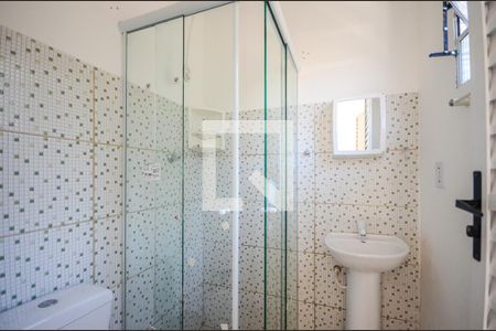 Banheiro de casa para alugar com 1 quarto, 70m² em Vila Mangalot, São Paulo