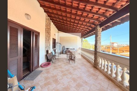 Sacada de casa à venda com 3 quartos, 262m² em Jardim Caçula, Jundiaí