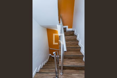 Escada de casa à venda com 2 quartos, 93m² em Jardim Santa Monica, São Paulo