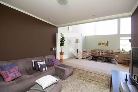 Sala de TV de casa à venda com 4 quartos, 277m² em Vila Rosalia, Guarulhos