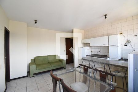 Sala/Cozinha de apartamento para alugar com 1 quarto, 35m² em Centro, Curitiba