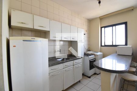 Sala/Cozinha de apartamento para alugar com 1 quarto, 35m² em Centro, Curitiba