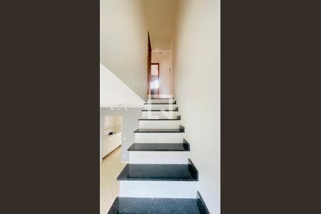 Corredor de casa de condomínio para alugar com 3 quartos, 91m² em Jardim Isis, Cotia