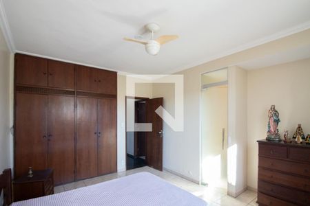 Suíte de casa à venda com 3 quartos, 300m² em Vila Pérola, Belo Horizonte