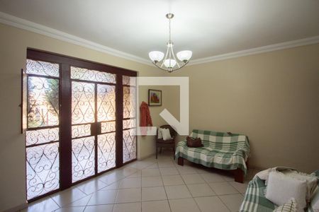 Sala de casa à venda com 3 quartos, 300m² em Vila Pérola, Belo Horizonte