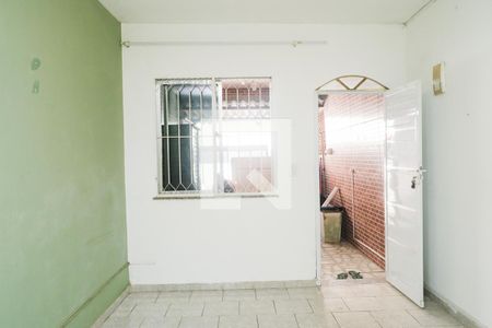Sala de casa de condomínio para alugar com 2 quartos, 55m² em Ponto Chic, Nova Iguaçu