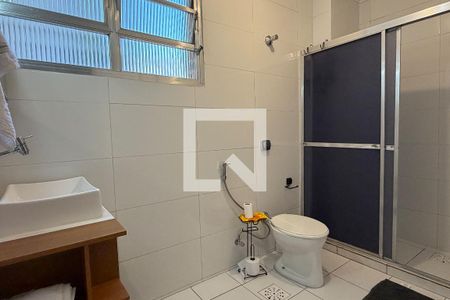 Banheiro de apartamento para alugar com 1 quarto, 48m² em Aparecida, Santos