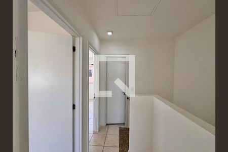 Hall dos dormitórios de apartamento para alugar com 3 quartos, 90m² em Vargem Grande, Rio de Janeiro