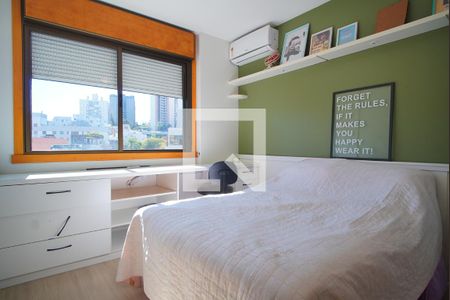 Suíte de apartamento à venda com 3 quartos, 90m² em Santa Cecília, Porto Alegre