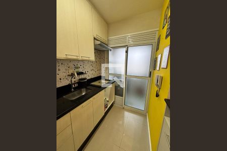 Cozinha de apartamento para alugar com 2 quartos, 43m² em Cangaiba, São Paulo