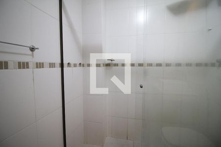 Banheiro da Suíte 1 de casa de condomínio para alugar com 4 quartos, 420m² em Taquara, Rio de Janeiro