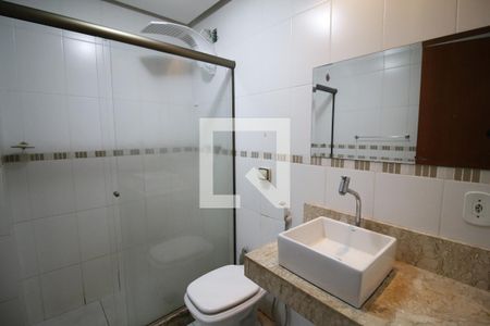 Banheiro da Suíte 1 de casa de condomínio para alugar com 4 quartos, 420m² em Taquara, Rio de Janeiro