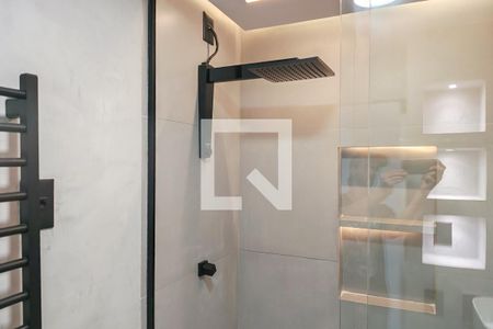 Banheiro de kitnet/studio para alugar com 1 quarto, 25m² em Santa Teresa, Rio de Janeiro