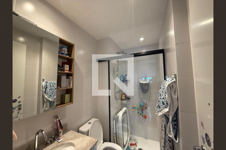 Banheiro de casa de condomínio à venda com 3 quartos, 111m² em Cambuci, São Paulo
