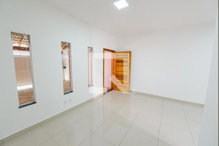 Sala de casa para alugar com 2 quartos, 100m² em Piracangaguá, Taubaté