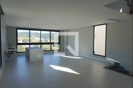 Sala de casa de condomínio à venda com 4 quartos, 300m² em Suru, Barueri