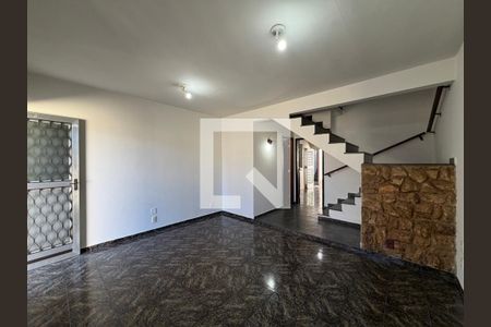 Sala de casa para alugar com 3 quartos, 209m² em Taquara, Rio de Janeiro